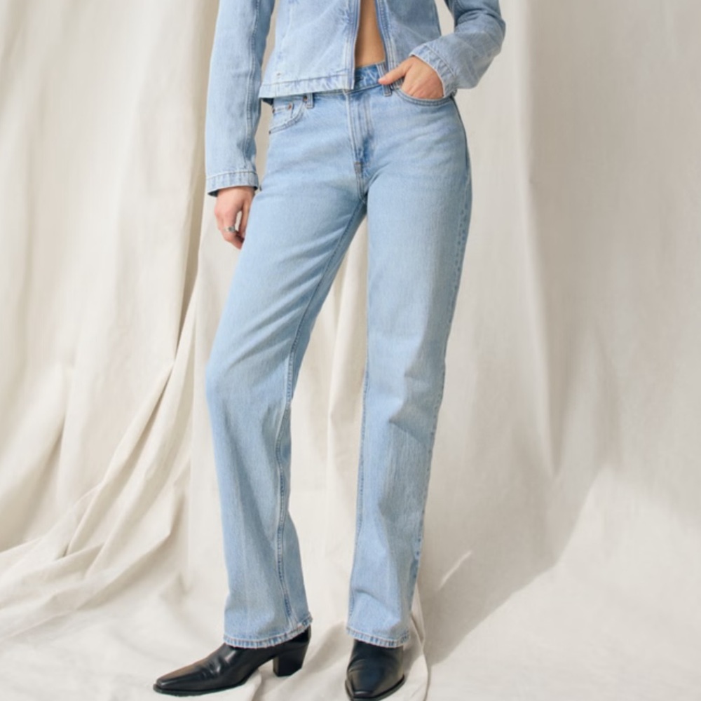 Abercrombie & Fitch Low Rise Baggy Jeans